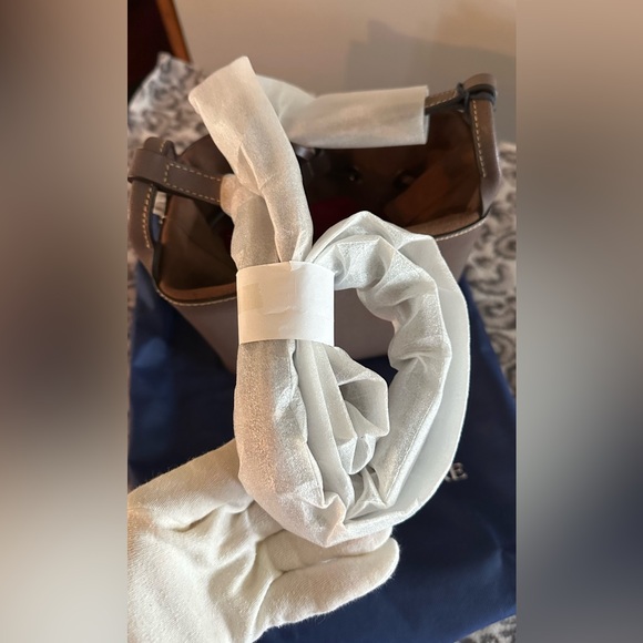 New Dooney & Bourke Elephant Drawstring Crossbody - Picture 5 of 9